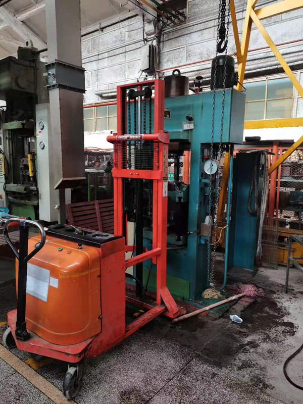 西安(ān)重庆新(xīn)耀机器(qì)人制造(zao)有限公(gong)司