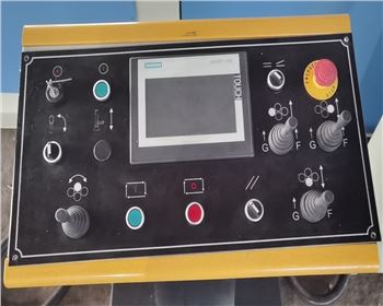 西安(an)重庆新耀机(jī)器人制造有(you)限公司