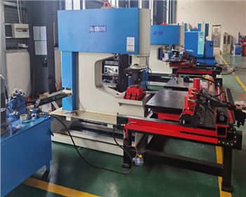 新疆液(yè)壓數控沖(chong)孔中心