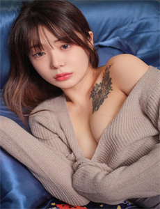 体育生手握18CM勃起无遮图