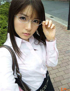 两女 一杯